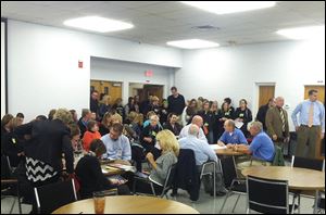 Teachers showed up in big numbers at the Perrysburg school board meeting Monday to indicate interest in getting a new labor contract. 