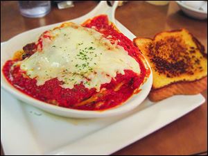 American Table Family Restaurant: spaghetti and garlic bread.