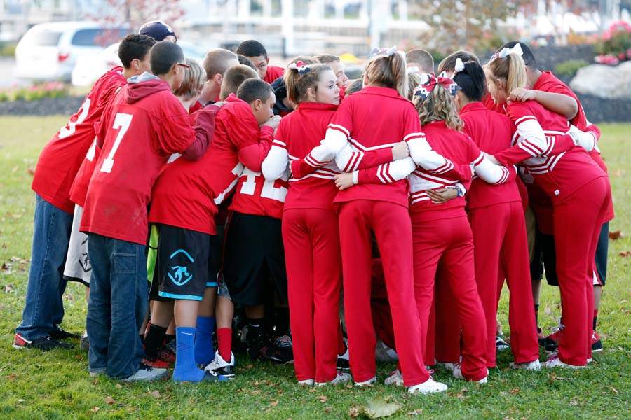 CTY-cancer31-football-cheerleaders