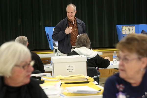 Paul-Pagel-of-Perryburg-center-smiles-as-he-makes