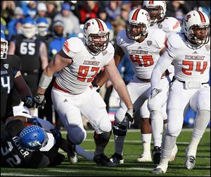 BG’s Ted Ouellet takes down Buffalo running back Bo Oliver on Friday. The Falcons’ defense has allowed only 701 yards the past four games, as BG has outscored its opponents 176-17.