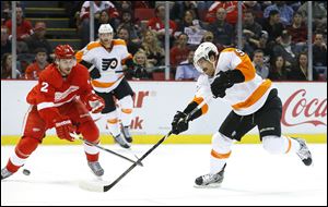 Philadelphia Flyers right wing Steve Downie (9) scores a goal as Detroit Red Wings defenseman Brendan Smith (2) defends in the first period, Wednesday.