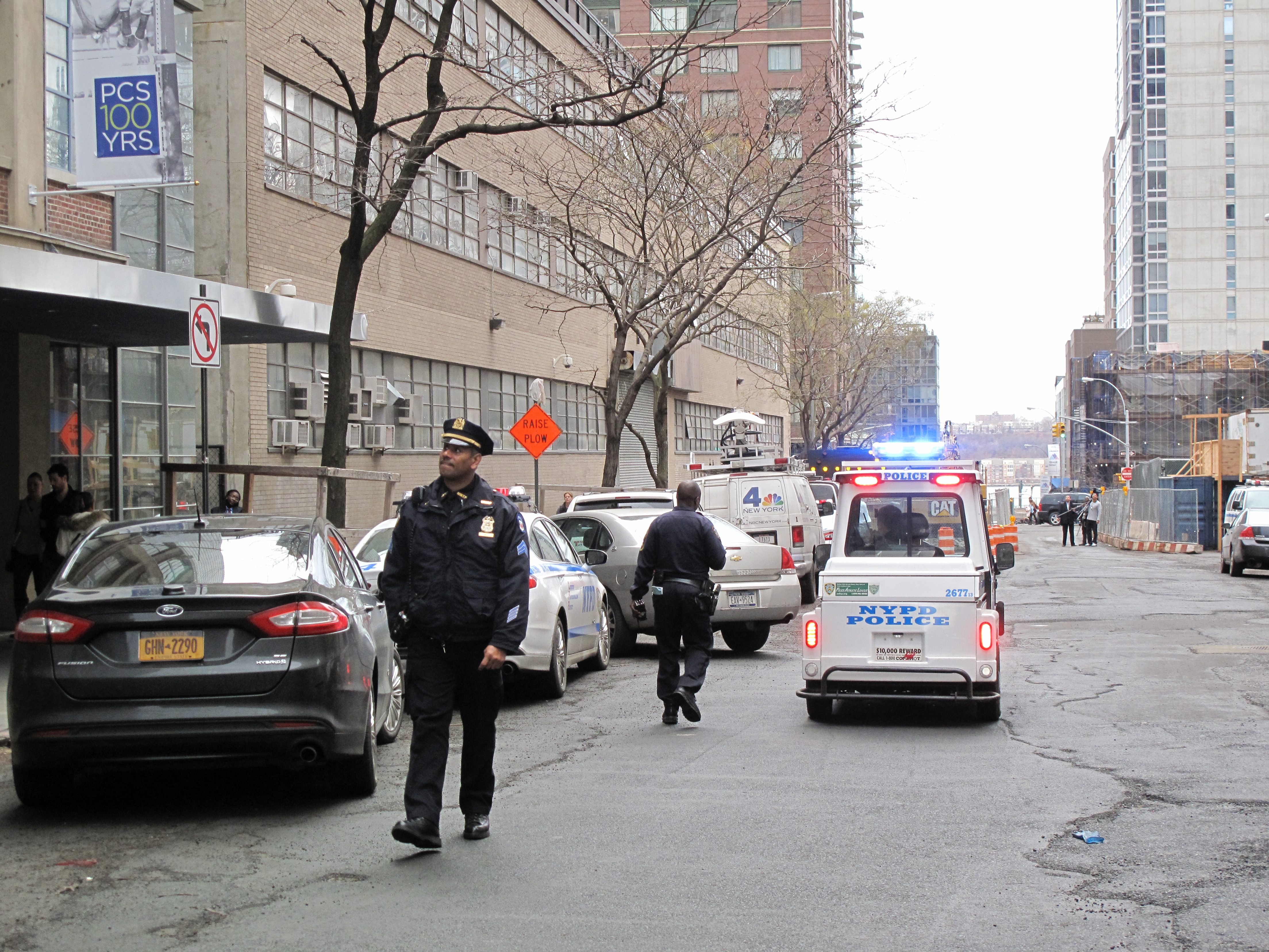 Man throws 3-year-old son, himself off NYC roof - The Blade