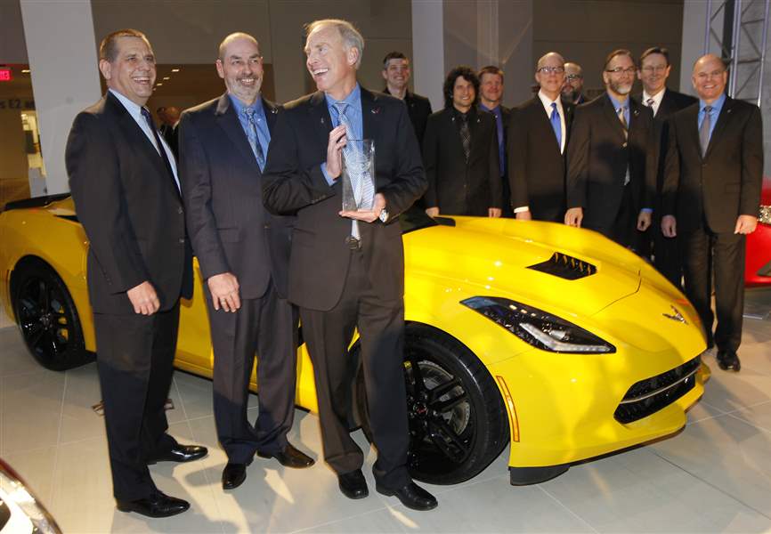 BIZ-AutoShow14p-Juechter-and-team-with-corvette-of-year