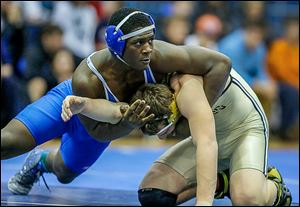 Springfield’s D.J. Vaughn, left, battles and defeats Perrysburg’s Chase Newton in the 170- pound final.