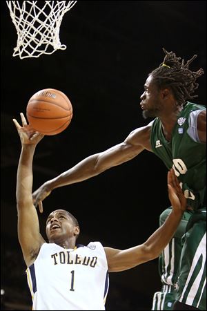 UT’s Jonathan Williams drives against Ohio’s Maurice Ndour. Williams played a season-high 36 minutes.