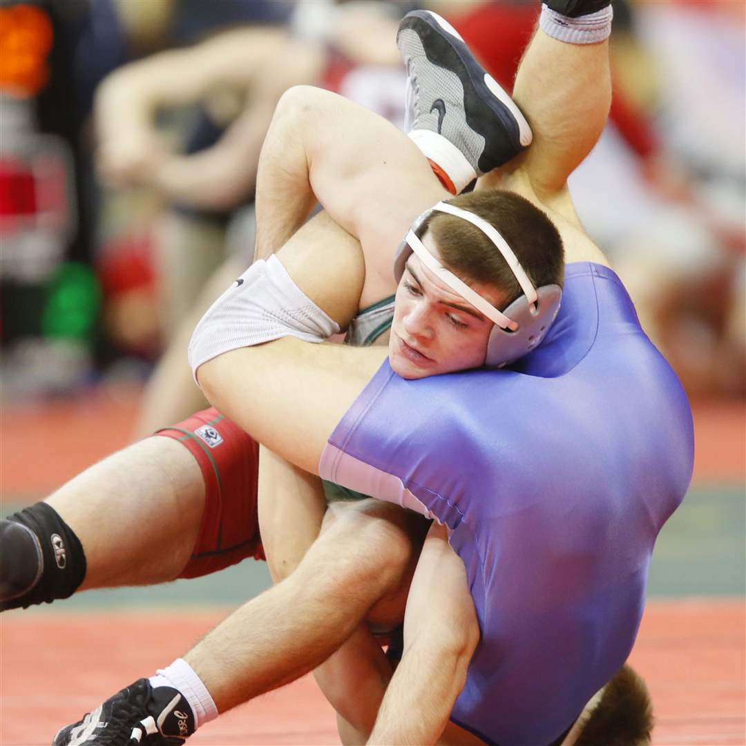 SPT-wrestling28p-Mossing-CCHS