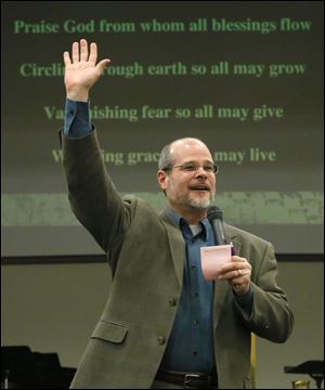 Pastor Tom Rand introduces the Rev. Law during a ‘Clergy Day Apart.’