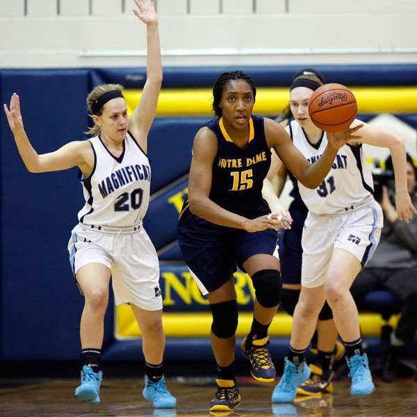 Notre-Dame-s-Kaayla-McIntyre-15-steals-the-ball-from