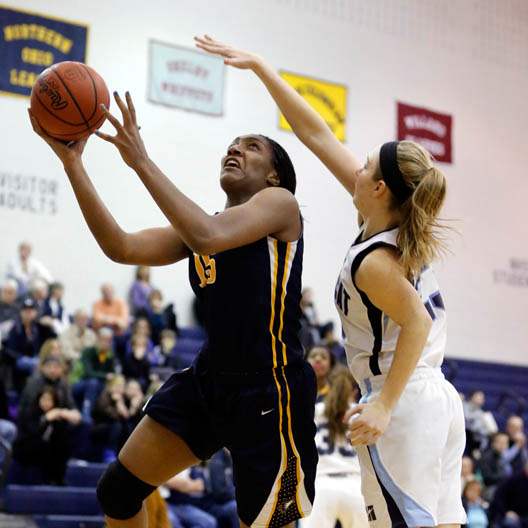 Notre-Dame-s-Kaayla-McIntyre-15-shoots-against