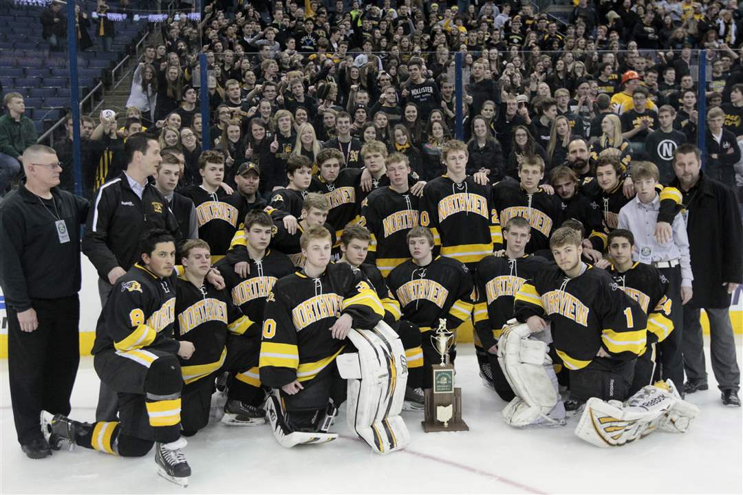 Wildcats-with-the-trophy