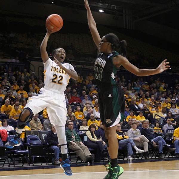 Toledo-senior-Andola-Dortch-shoots-ove