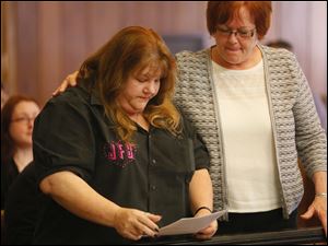 Maureen Spaulding, mother of Beth Spaulding Risenburg, 31, reads her victim impact statement while Deb Well, right, victims advocate stands nearby.