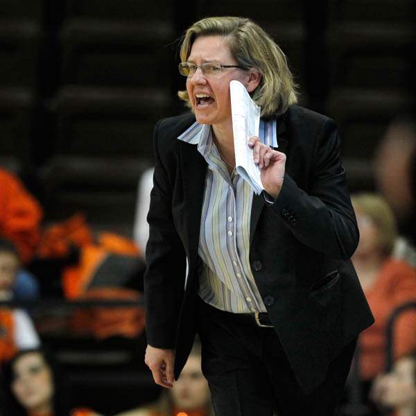 BGSU-head-coach-Jennifer-Roos-gets-her-team-s-attention