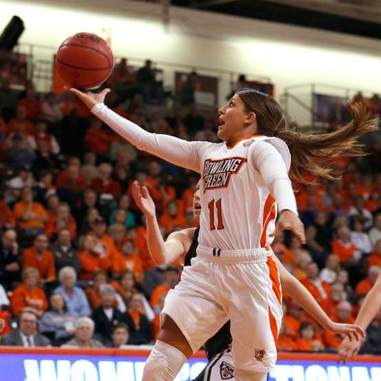 BGSU-s-Jillian-Halfhill-drives-to-the-basket