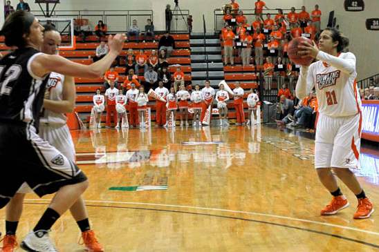 BGSU-s-Erica-Donovan-shoots-from-3-point-ran