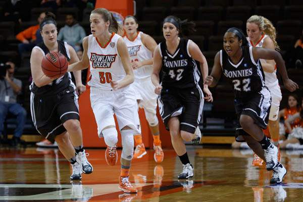 BGSU-s-Miriam-Justinger-is-chased-by-S