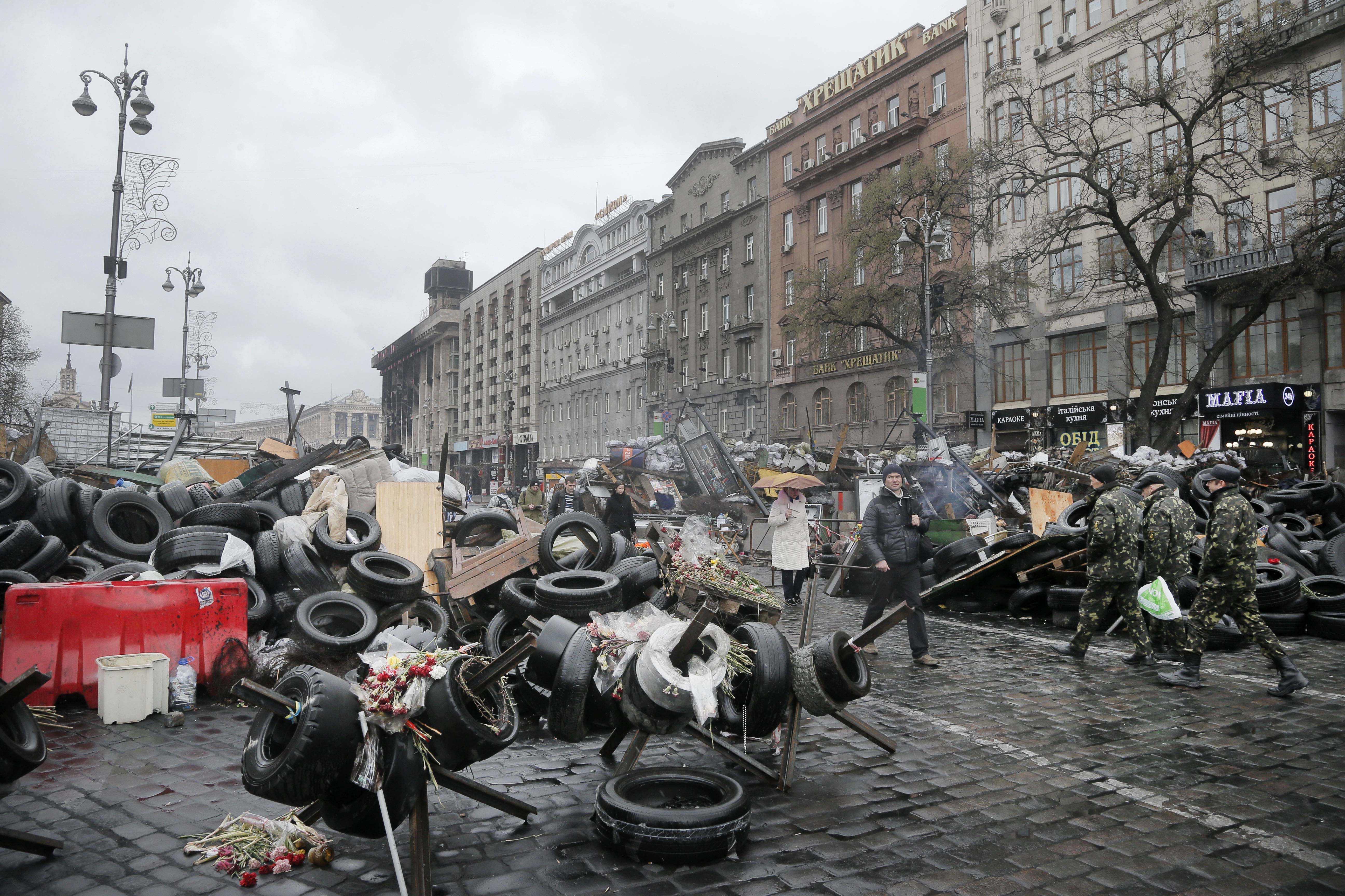 Пошла киев. Киев после войны 2014. Баррикады Украина. Свободная площадь Майдан. Жизнь в Украине.