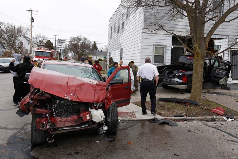 CTY-crash07p-city-crews-scene