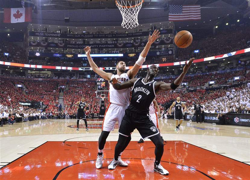 Nets-Raptors-VALANCIUNAS-VS-GARNETT