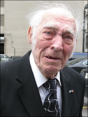 Leo Sharp walks toward U.S. District Court before his scheduled sentencing, Wednesday, May 7, 2014, in Detroit. The Indiana man, who turned 90 on Wednesday, was convicted of hauling more than a ton of cocaine to Michigan for drug dealers. (AP Photo/Ed White)