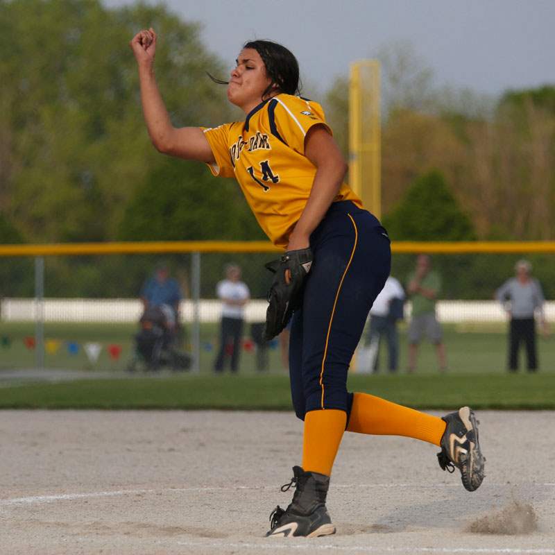 SPT-DistrictSoftball21pNotre-Dame-s-Cassie-Gillespie-throws