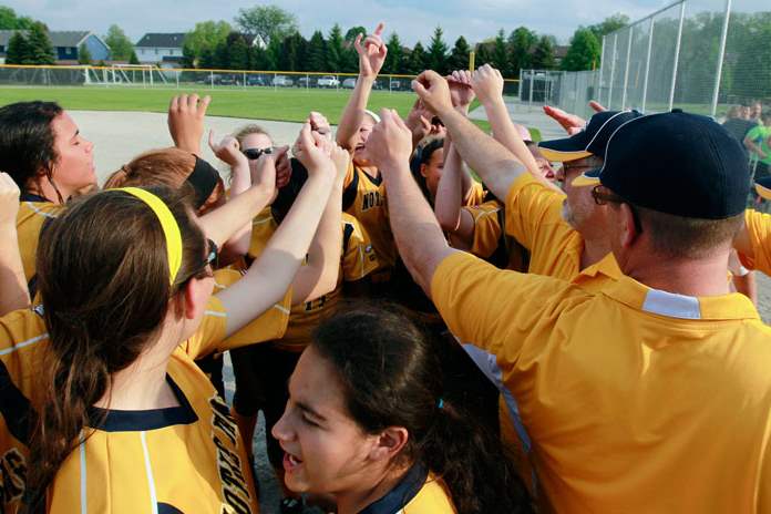 SPT-DistrictSoftball21pNotre-Dame-celebrate-their-victory-over-Anthony-Wayne