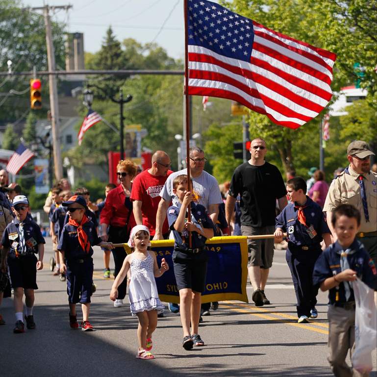 CTY-sylparade27pBoy-and-Girl-Scout-troops-local-politi