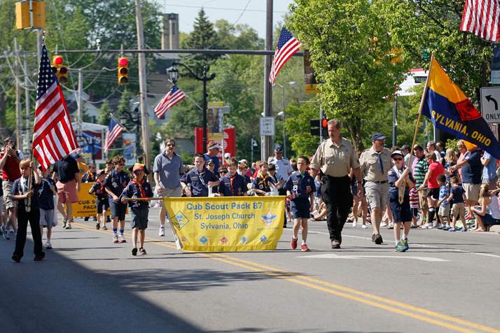 CTY-sylparade27pBoy-and-Girl-Scout-troops-local-polit