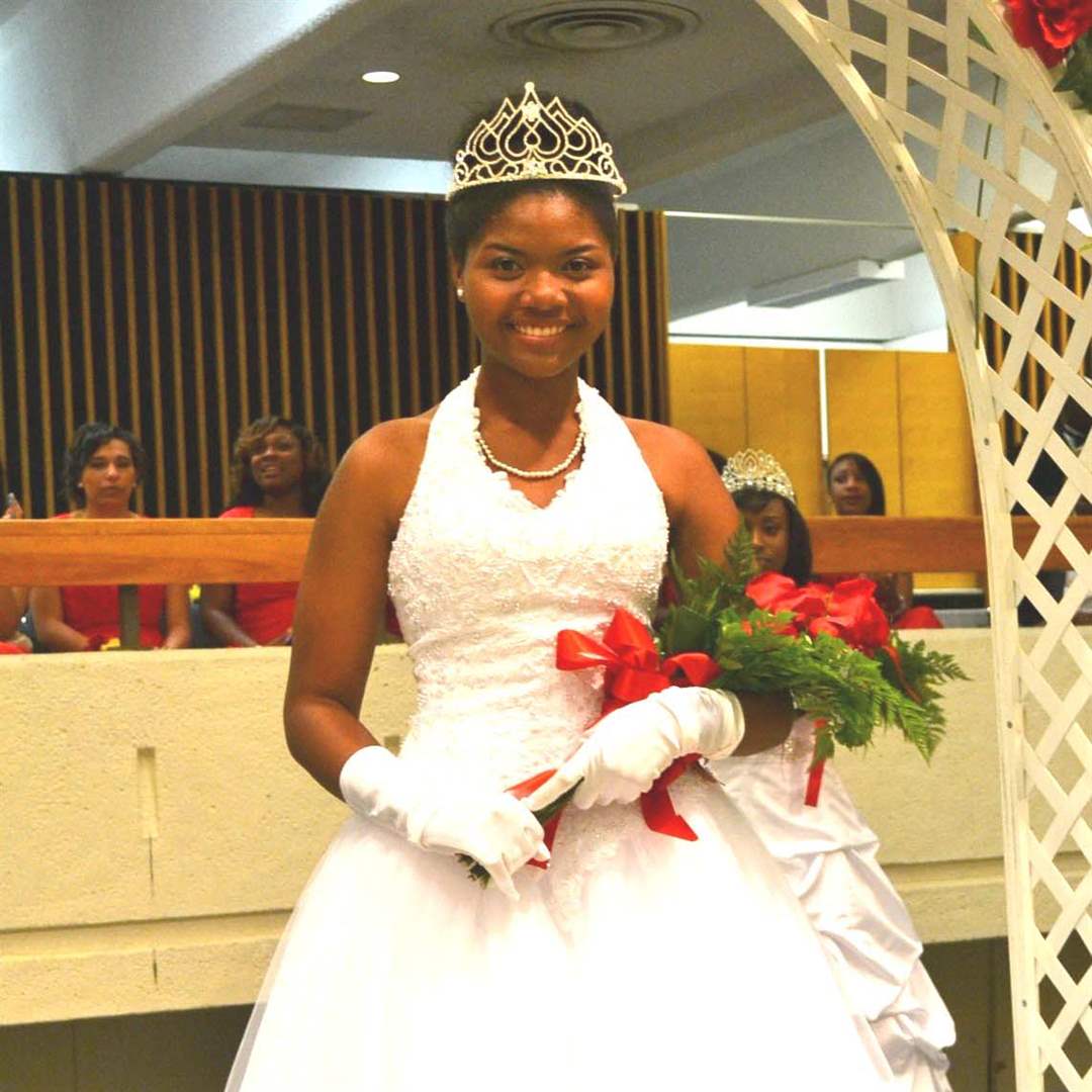 Miss-2014-Debutante-Carla-Cunningham