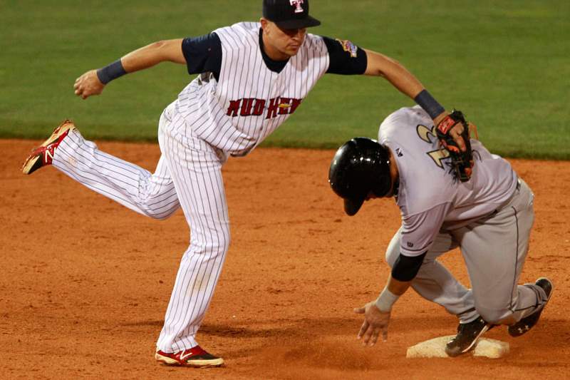 SPT-hens03pToledo-2nd-baseman-Hernan-Perez-tags-Char