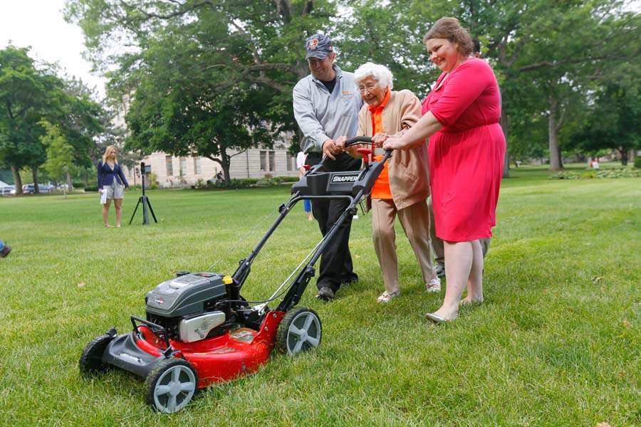 CTY-mower-trudy-price-mows