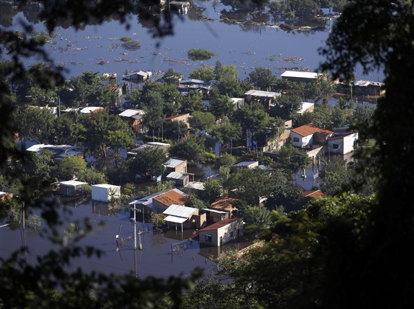 Thousands flee floods in World Cup host city | The Blade