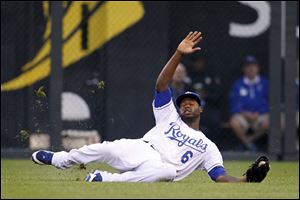 Kansas City Royals right fielder Lorenzo Cain (6) lunges for a ball hit by Cleveland Indians' Asdrubal Cabrera in the third inning.