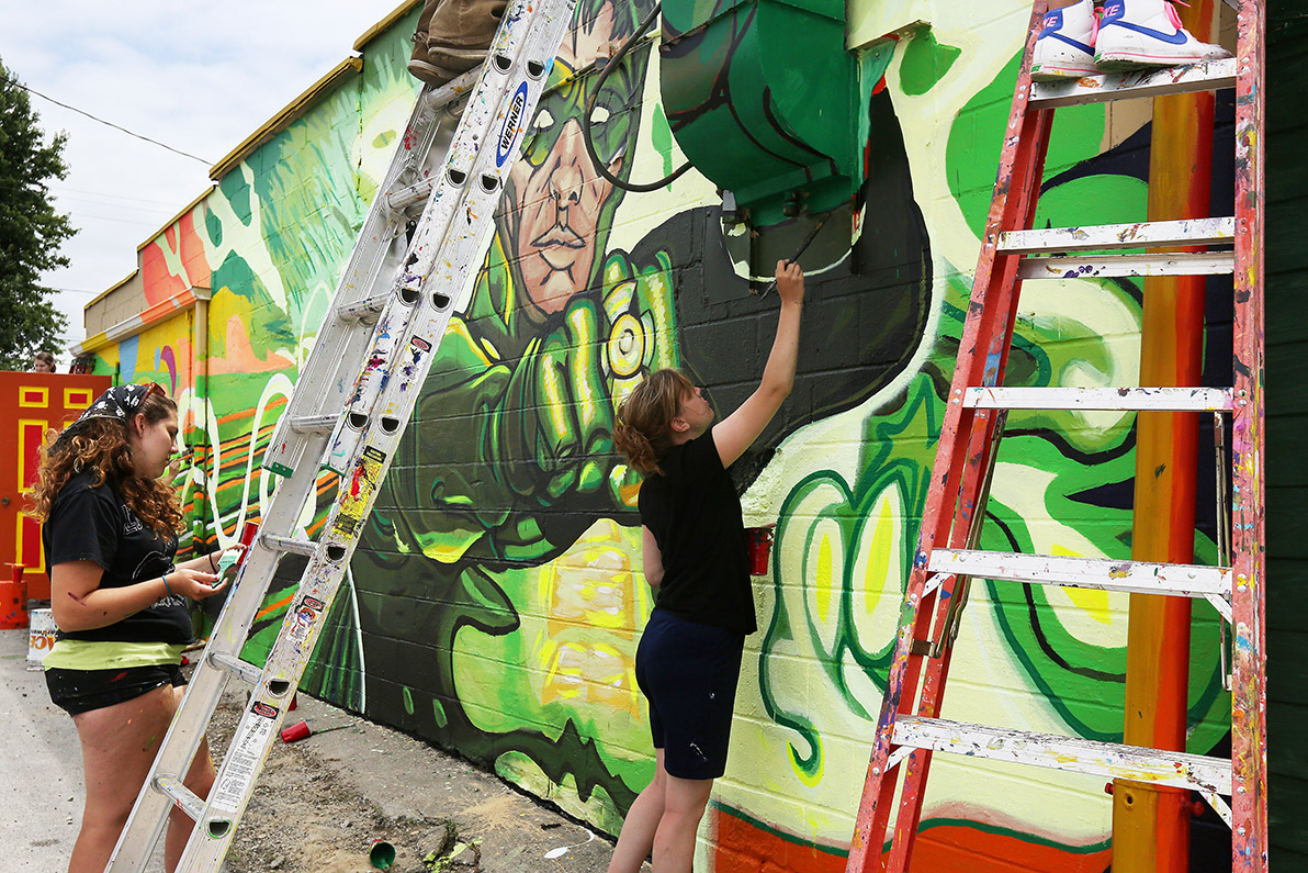 Students' mural beautifies South Toledo - The Blade