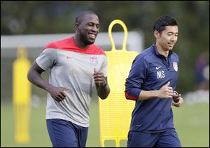 United States' Jozy Altidore, left, works out with trainer Masa Sakihana. Altidore is expected to return from a hamstring injury today.