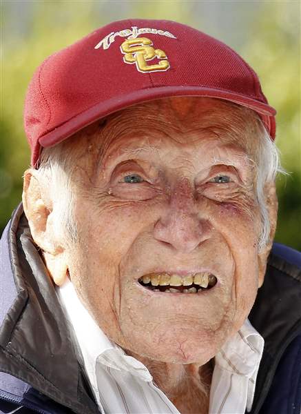 Obit-Zamperini-1