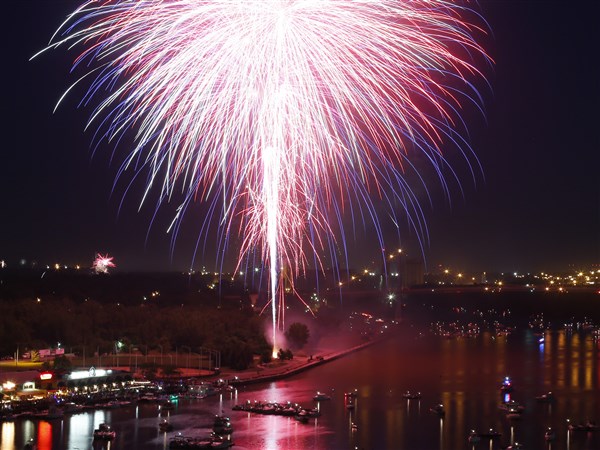 Tens of thousands pack downtown for KABOOM | The Blade