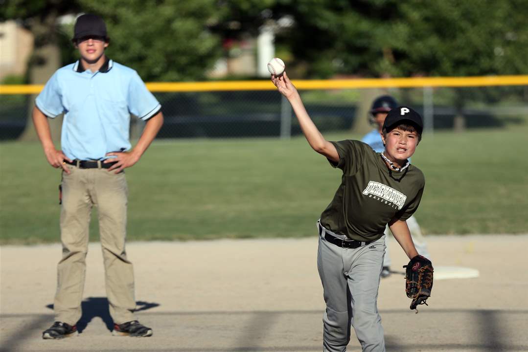 Webpbg-baseball07Lucas-Batdorf-10-pitcher-for-the-Army-Green-team