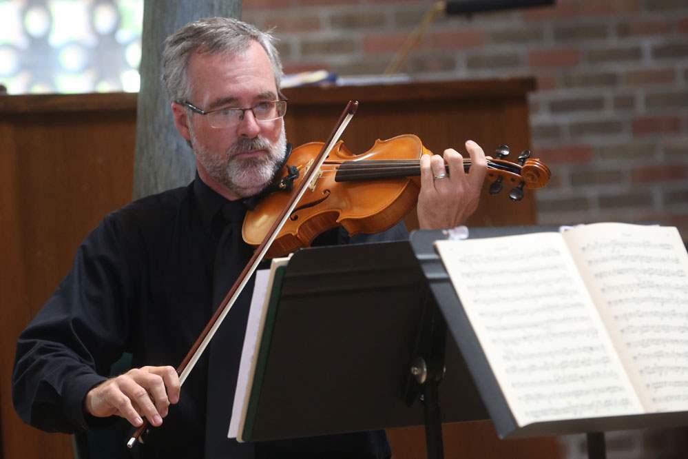 Violinist-Philip-Singleton-7-13