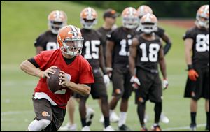 Cleveland Browns quarterback Johnny Manziel runs the ball during NFL football minicamp at the team's facility in Berea, Ohio. 