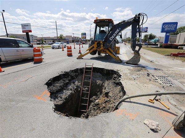 Sinkhole opens on Navarre The Blade