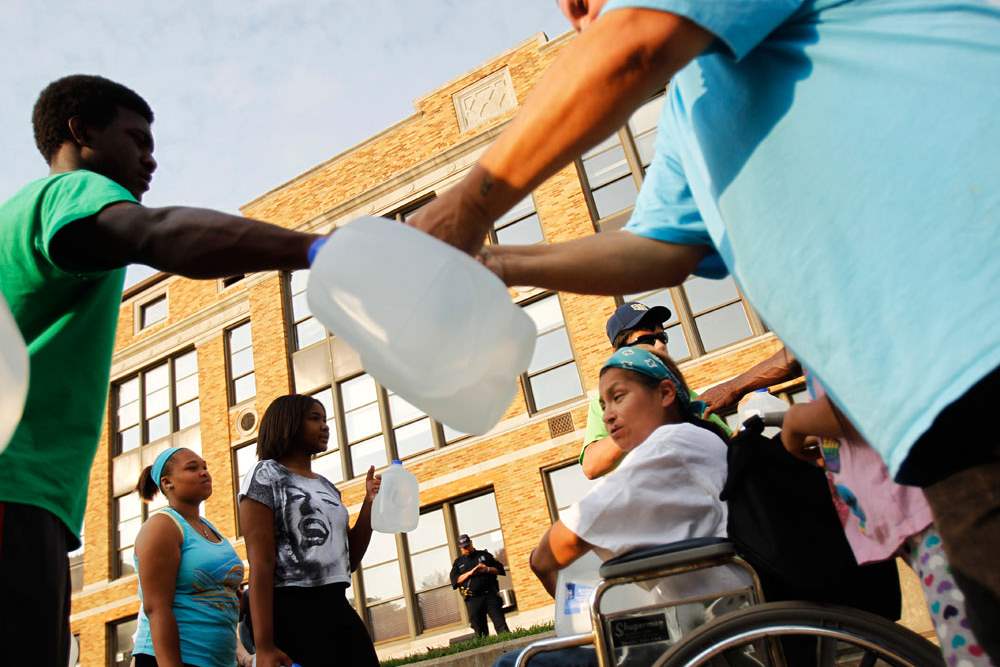 CTY-CentralCatholicHighWaterSimeon-Washington-left-hands