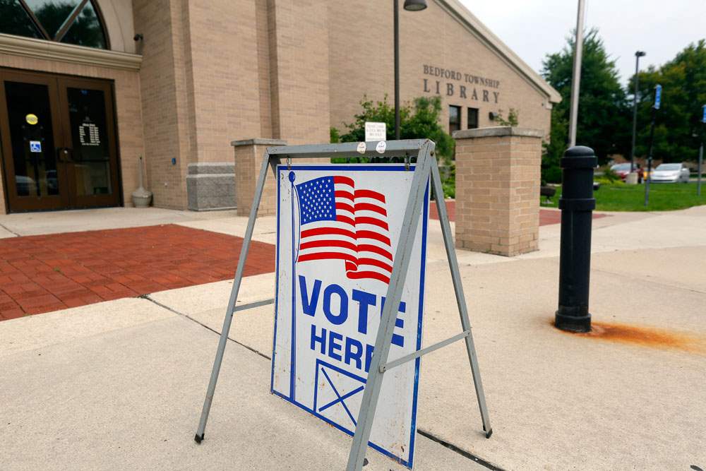 CTY-voting06pA-sign-in-front-of-the-Bedford-Branch