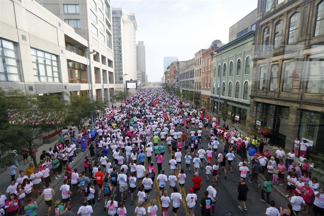 CTY-raceforthecure29p-Summit-Street