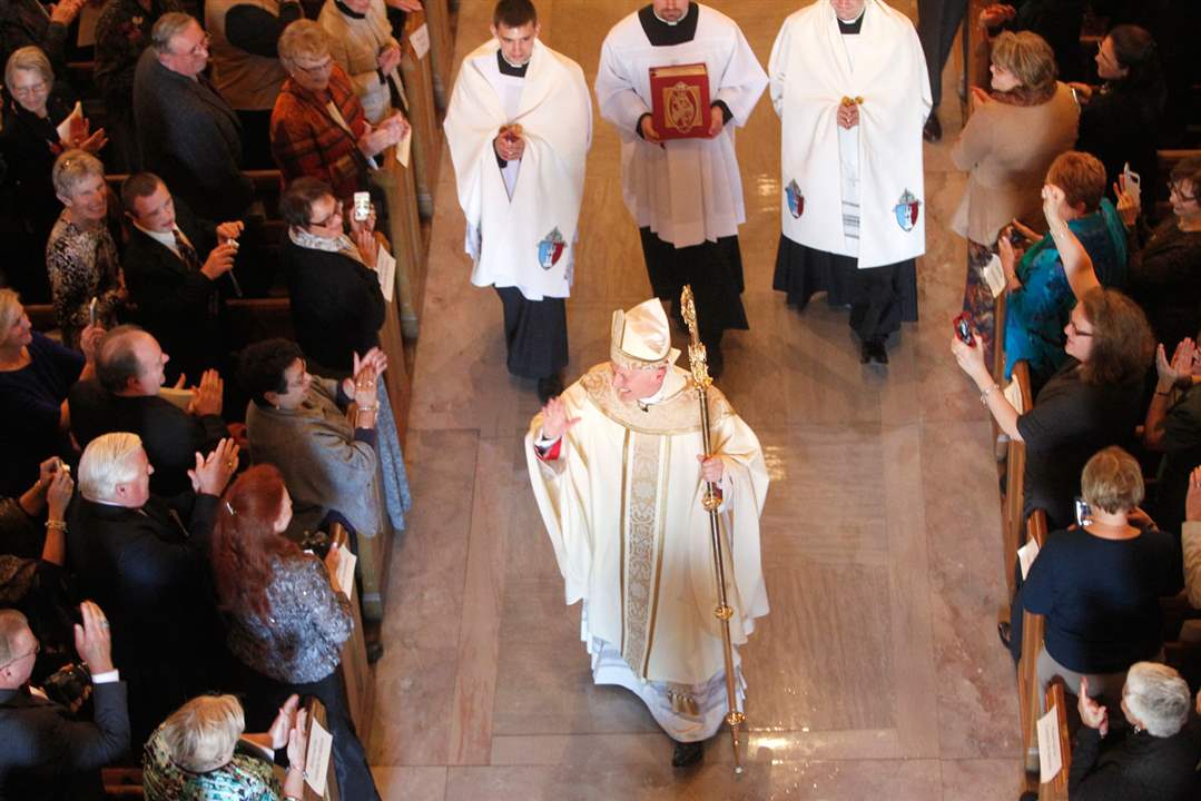 CTY-BIshop23Daniel-Thomas-greets-the-churchgoers-at-the-end-of-his-installation