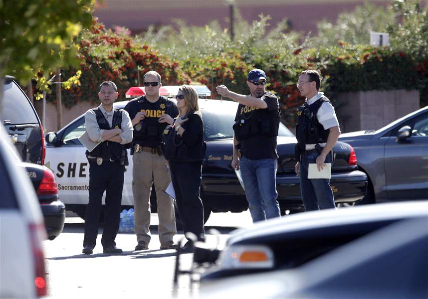 3 California sheriffs' deputies shot, 1 dies - The Blade