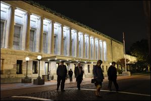 Patrons leave the museum.