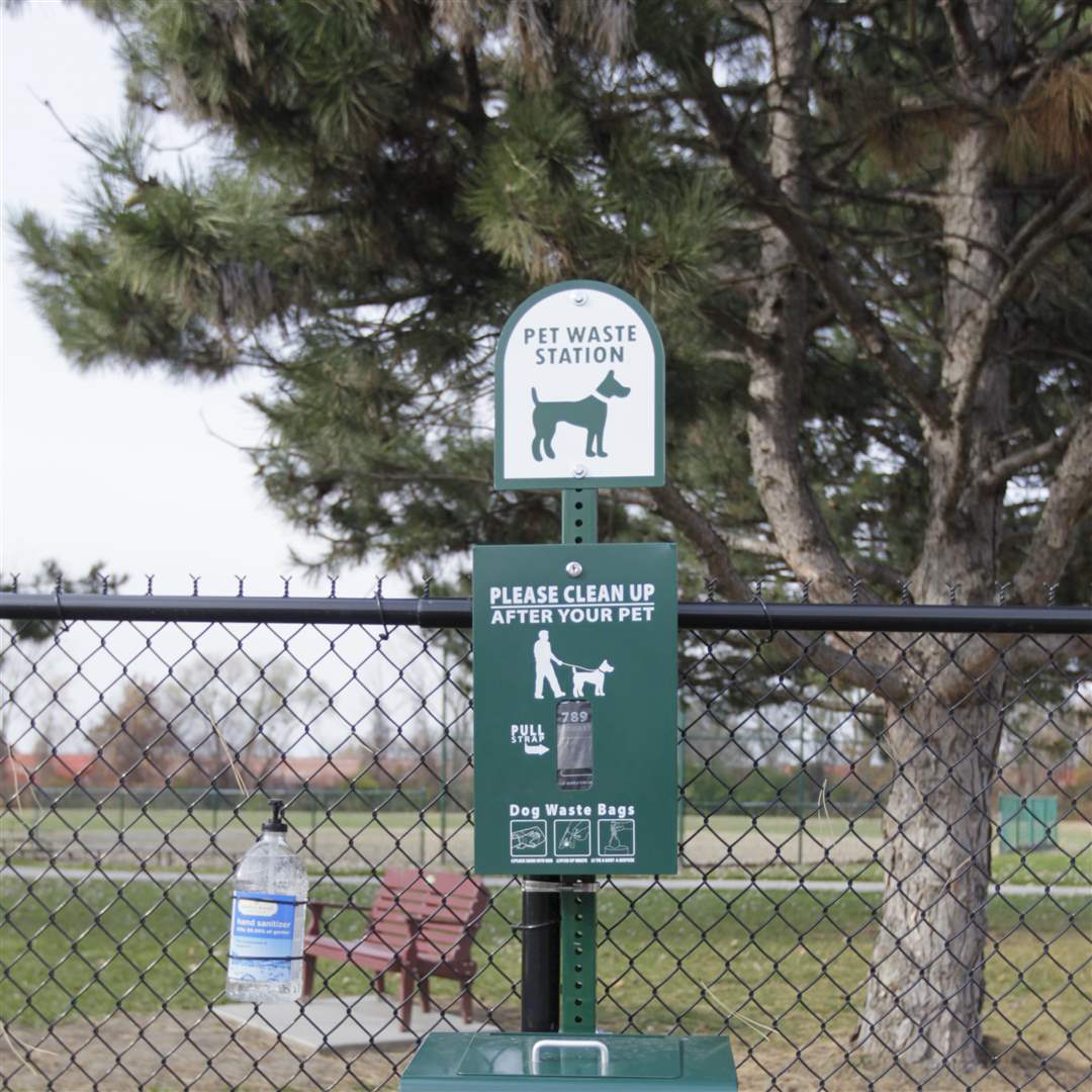 CTY-dogpark05p-pet-waste-stations