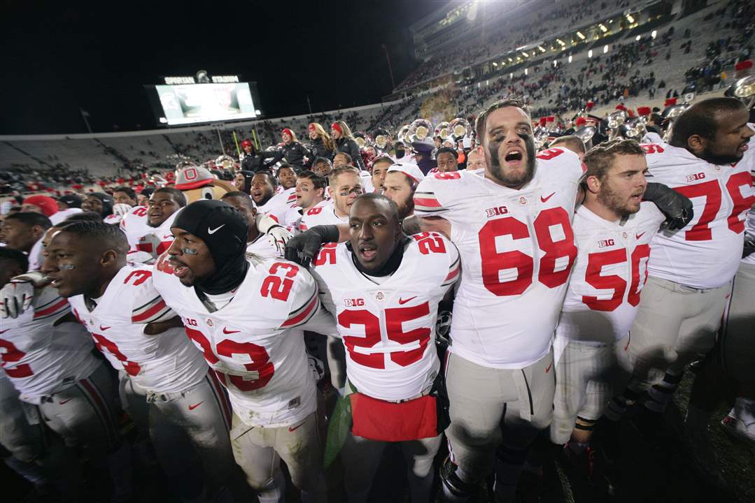 Ohio-St-Michigan-St-Football-jubilation